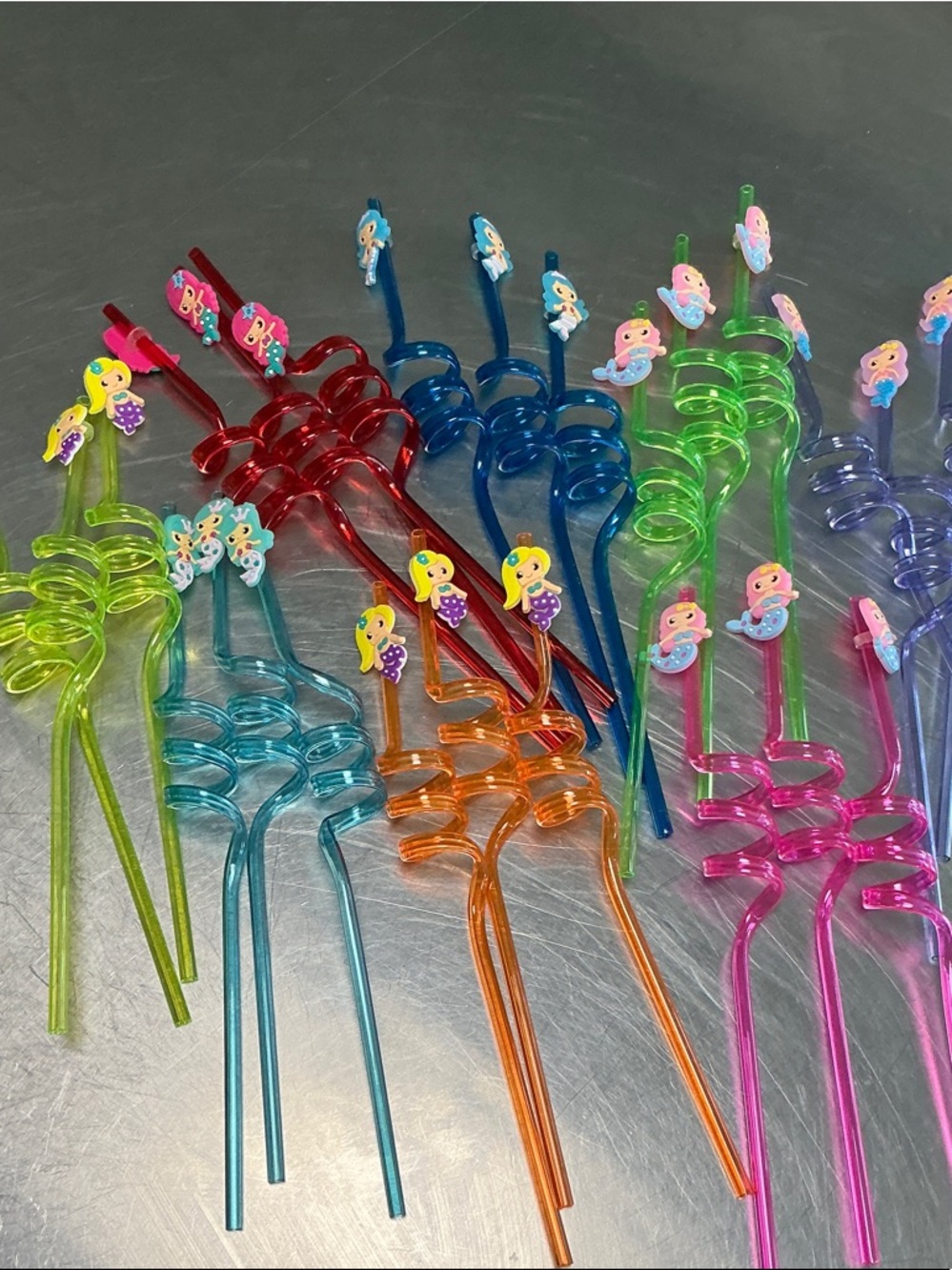 NEW Mermaid plastic twirl straws! 8 colors X 3=24 🧜‍♀️😁